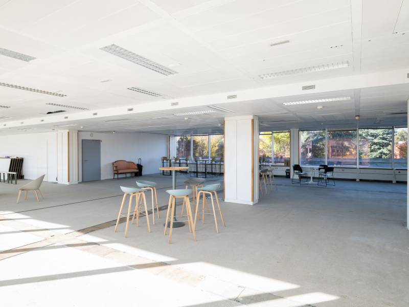 279m² office