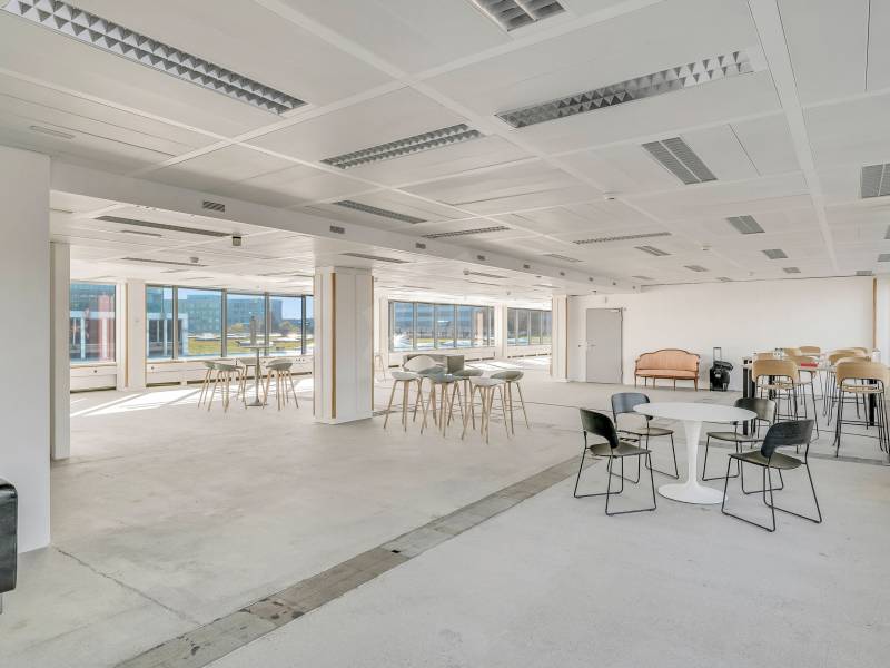 279m² office