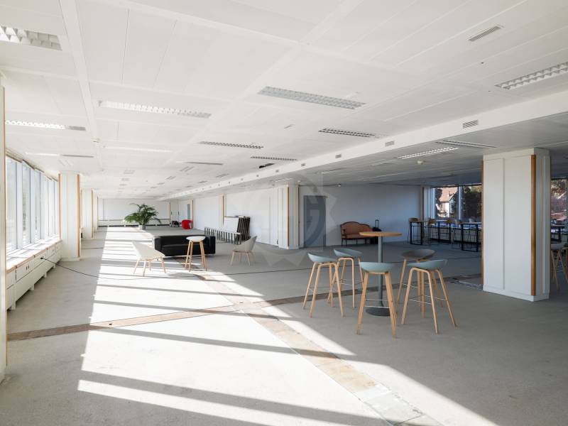 279m² office