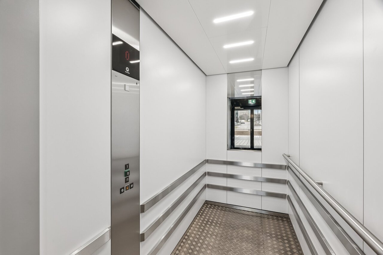 425m² commercial, photo 9 of 10