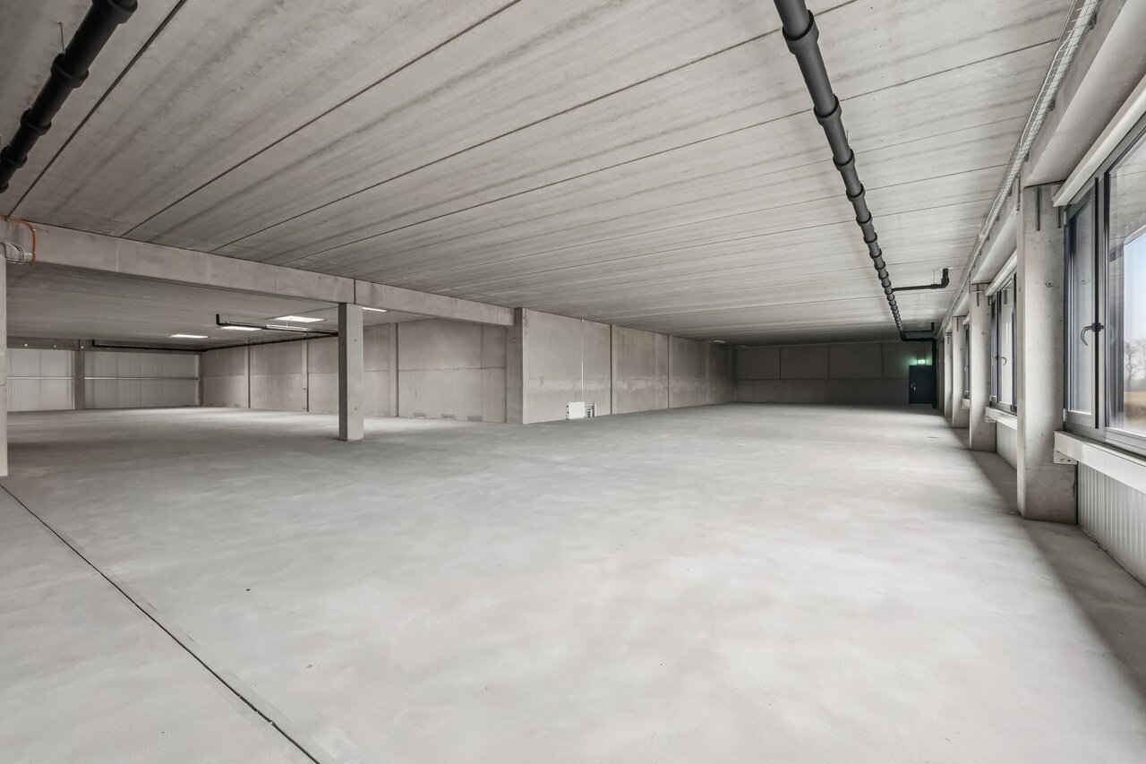 425m² commercial, photo 2 of 10