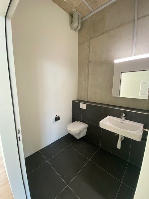 106m² commercial