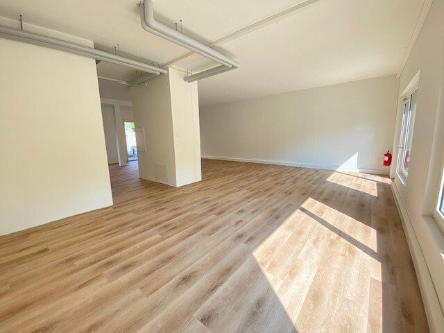 106m² commercial