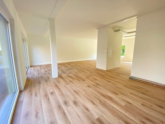 106m² commercial