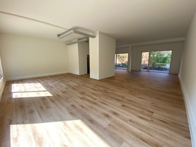 106m² commercial