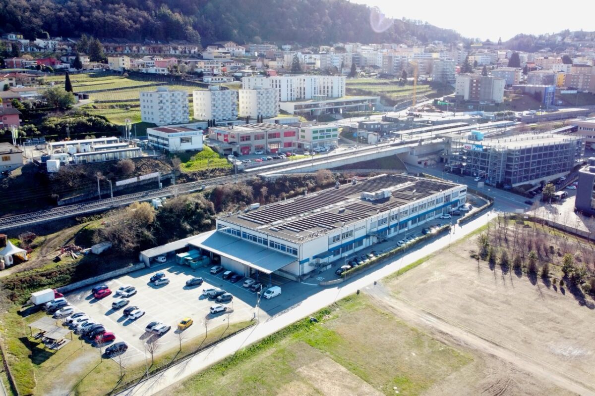 2000m² commercial, photo 2 of 10