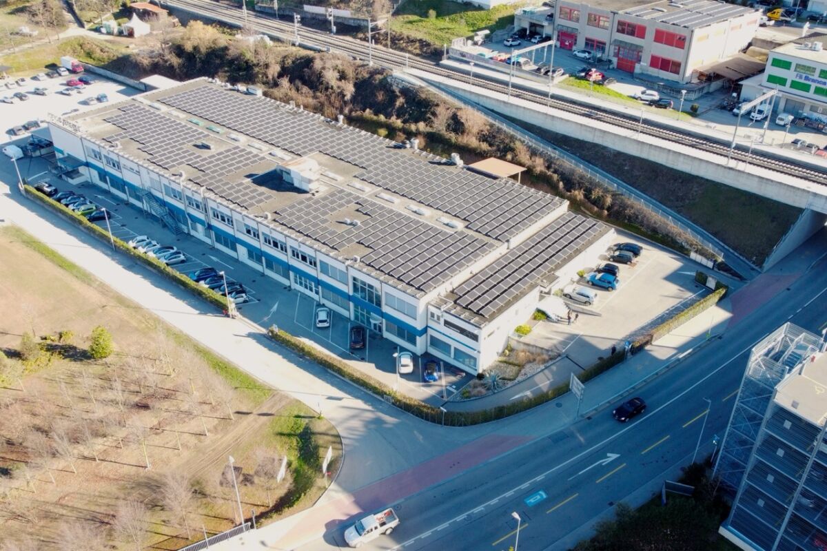 2000m² commercial, photo 1 of 10