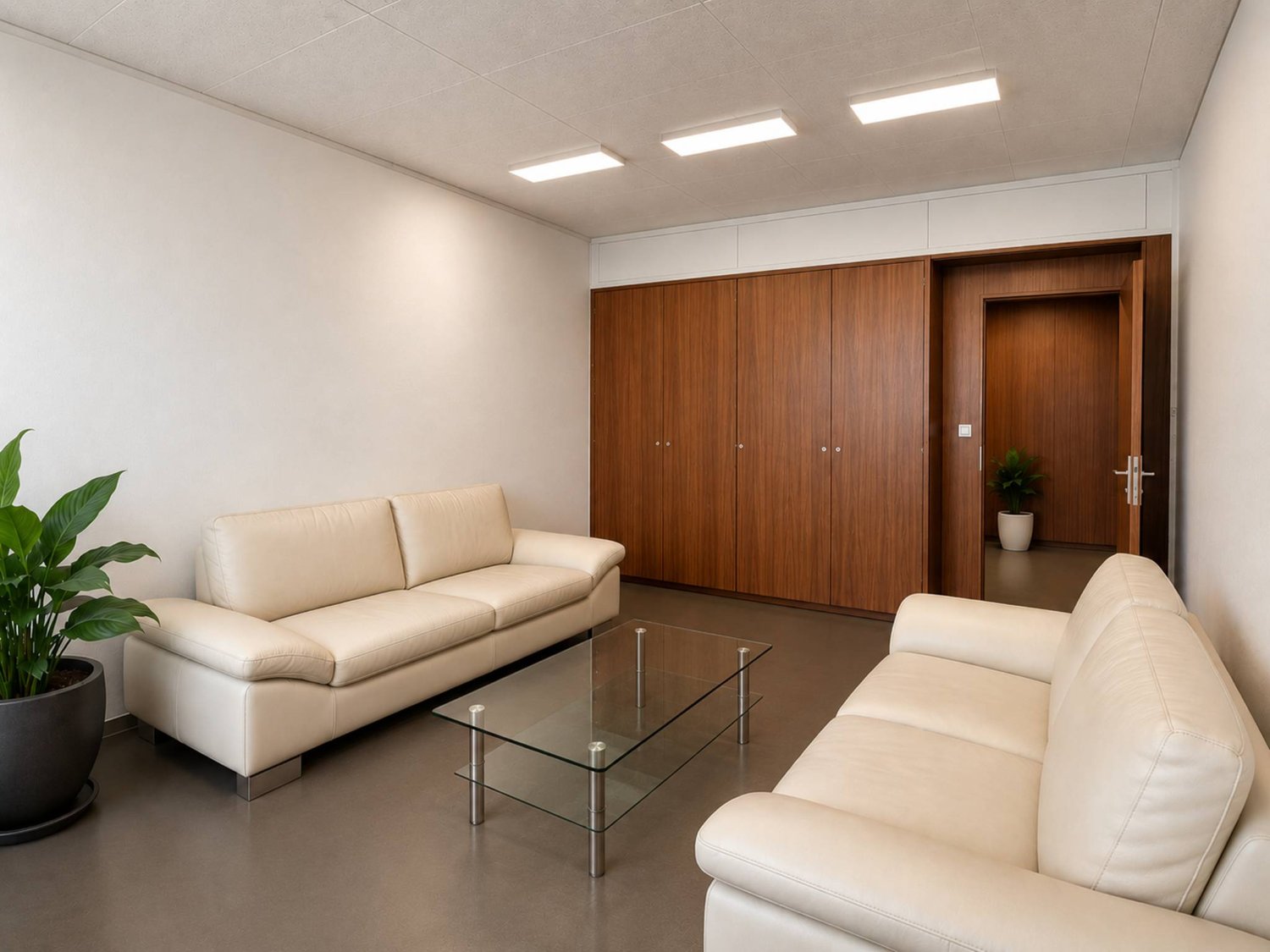 239m² office, photo 1 of 6