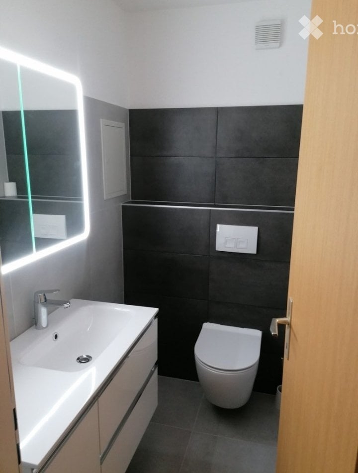 5 rooms apartment