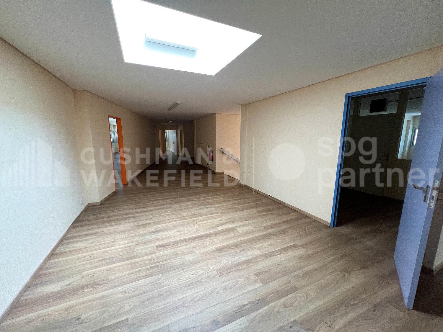 940m² workshop, photo 4 of 10