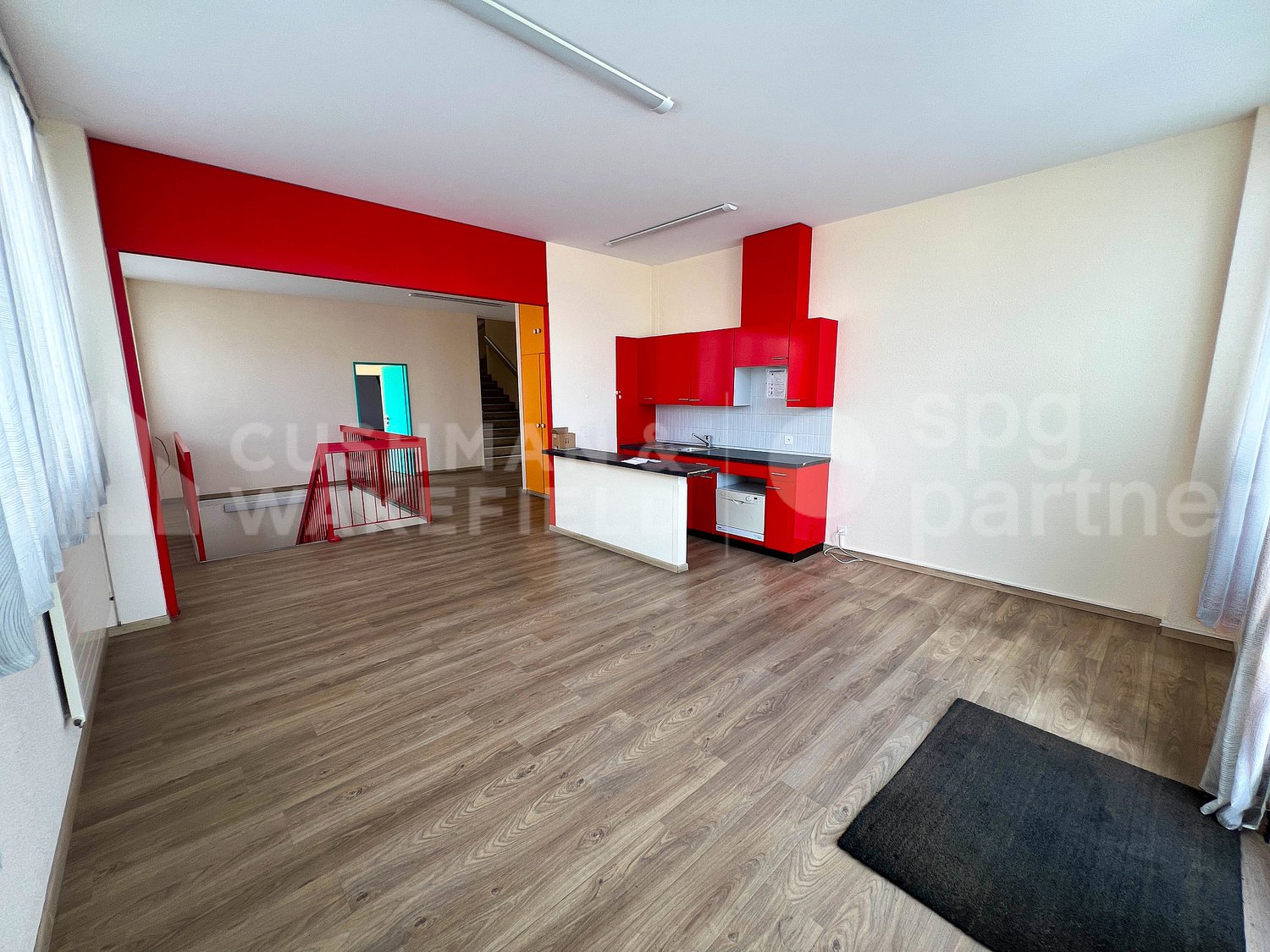 940m² workshop, photo 8 of 10