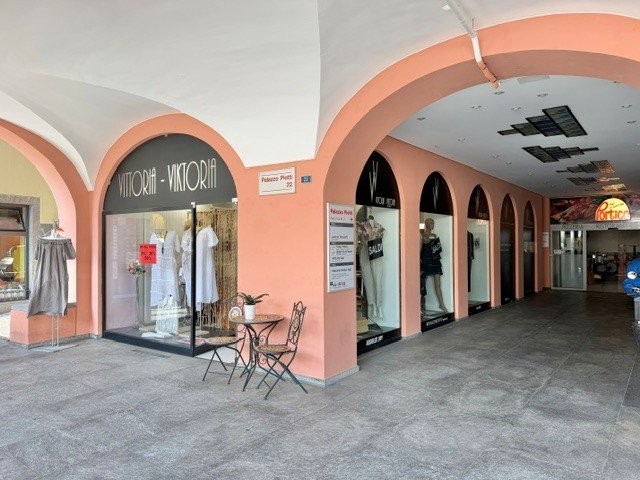 71m² shop