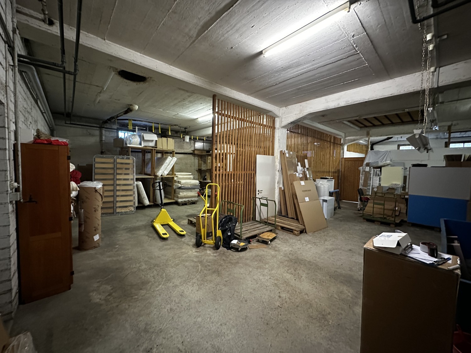 132m² commercial, photo 1 of 3