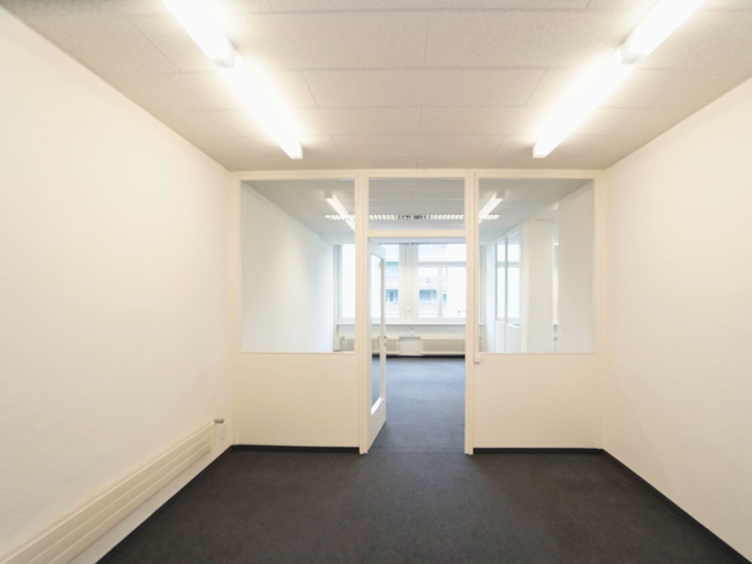 290m² office, photo 3 of 10