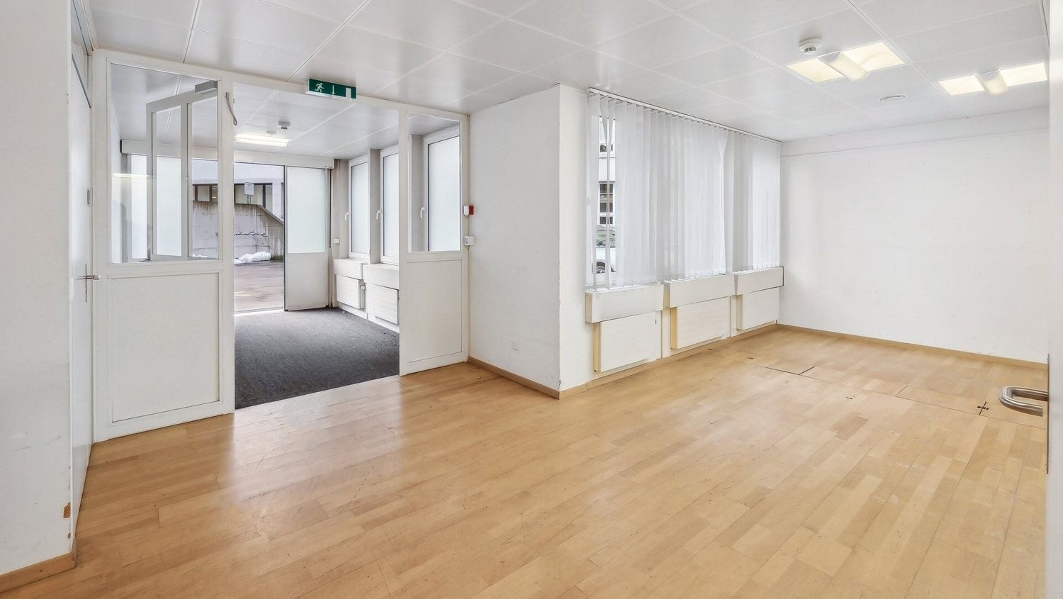 385m² office, photo 1 of 10