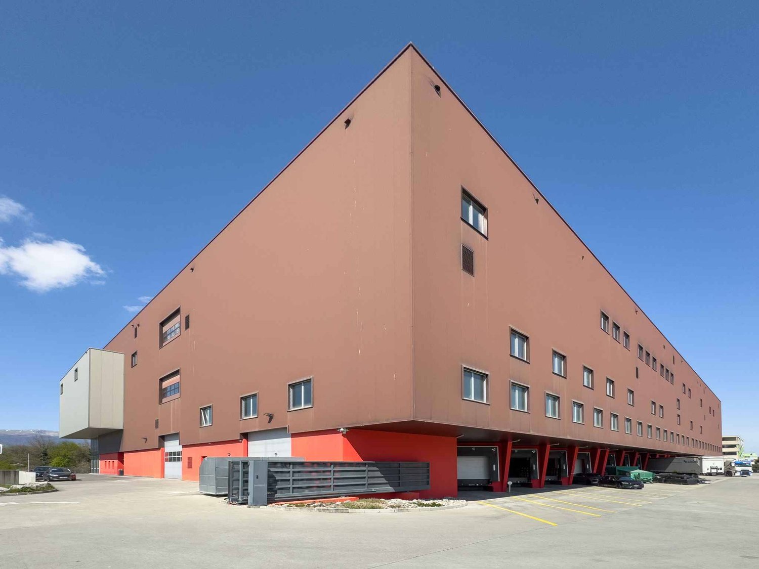 3260m² commercial, photo 1 of 10