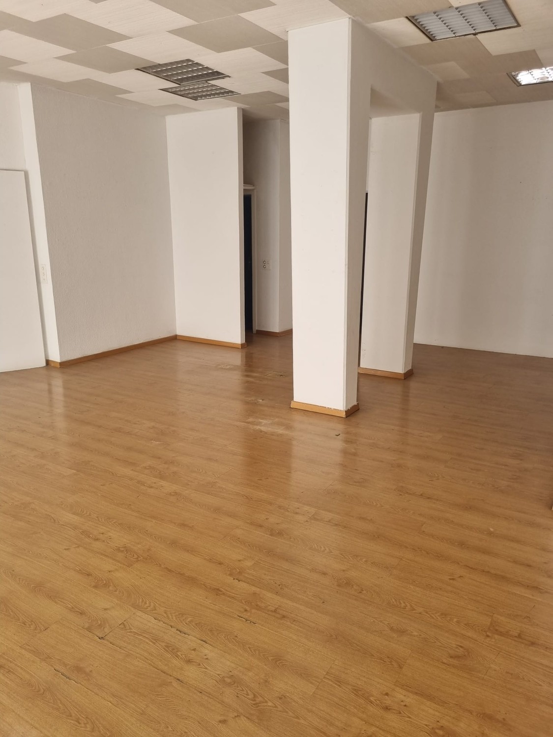 63m² commercial, photo 3 of 6