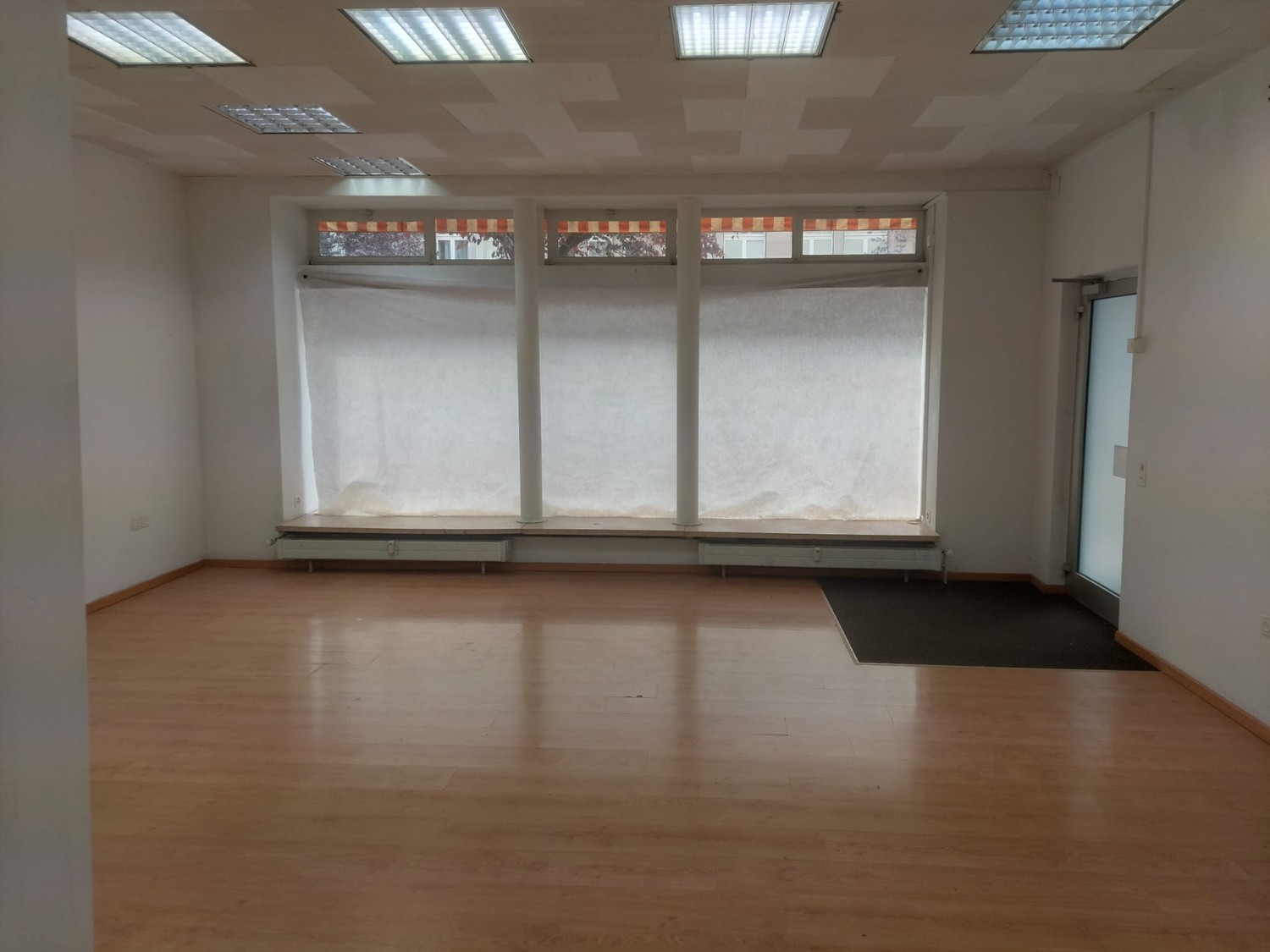 63m² commercial, photo 1 of 6