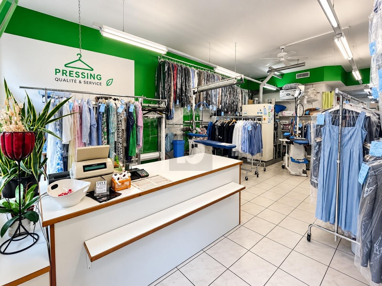 50m² shop, photo 2 of 4