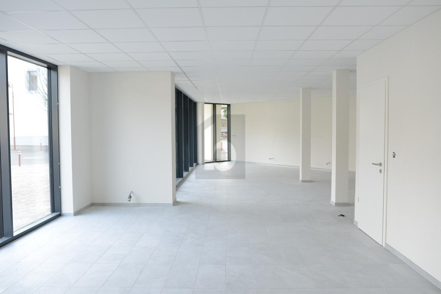 109m² shopping centre, photo 2 of 4