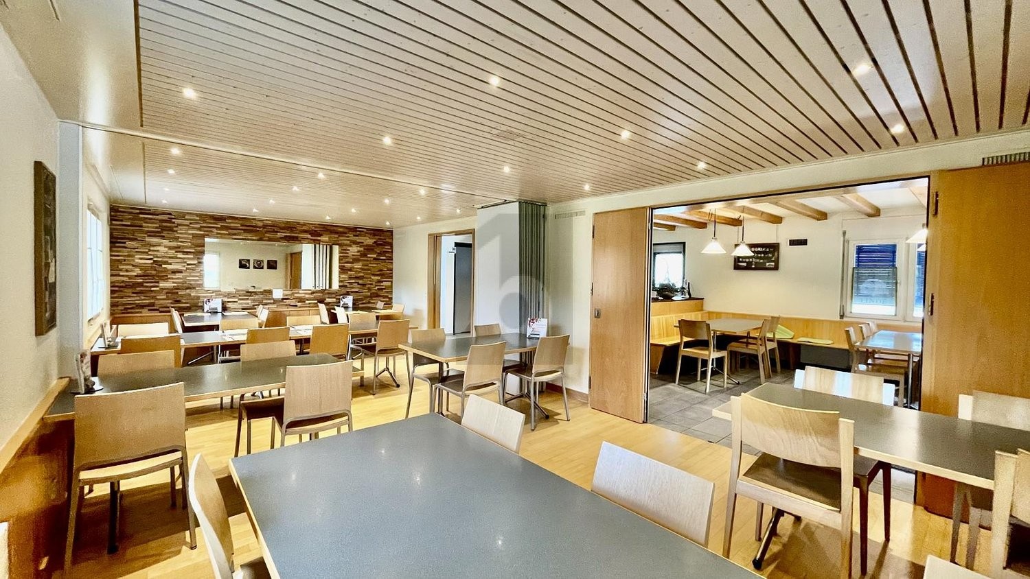 386m² living / commercial building, photo 1 of 4