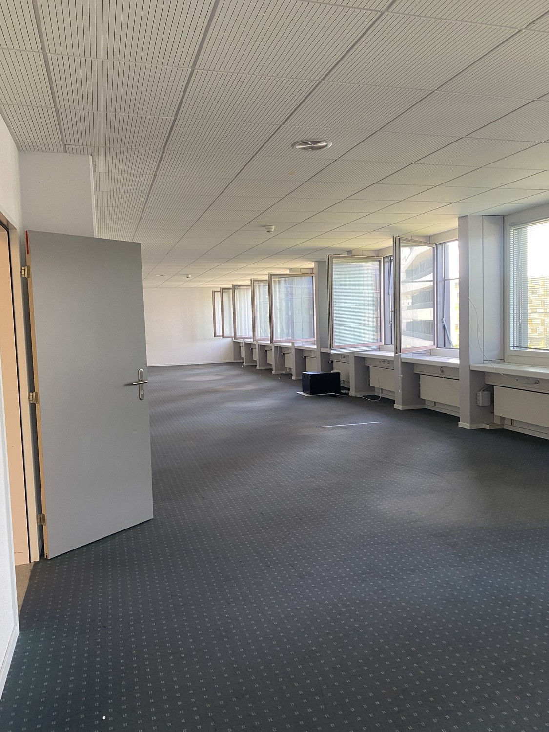 89m² office