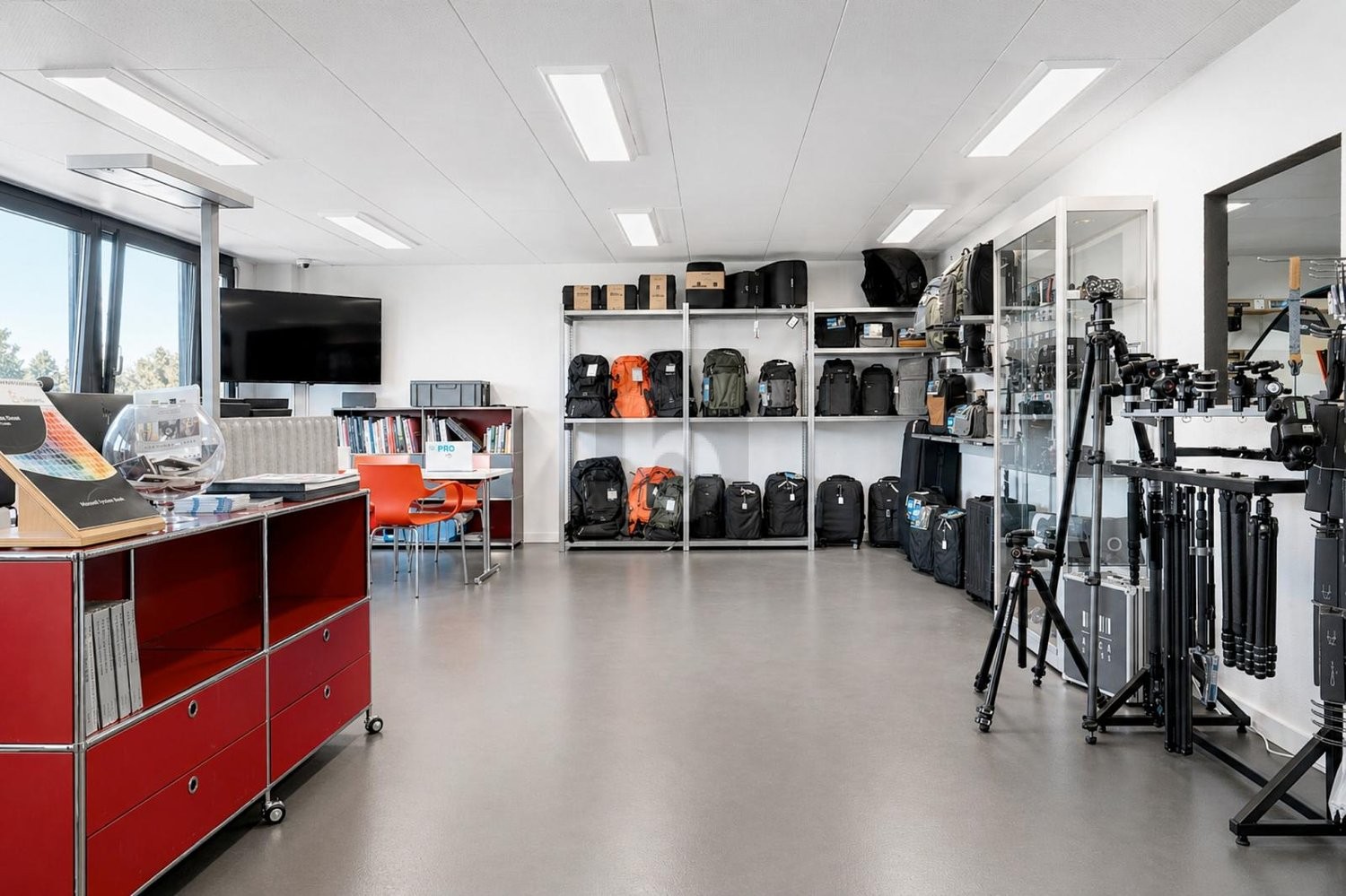 124m² workshop, photo 1 of 4
