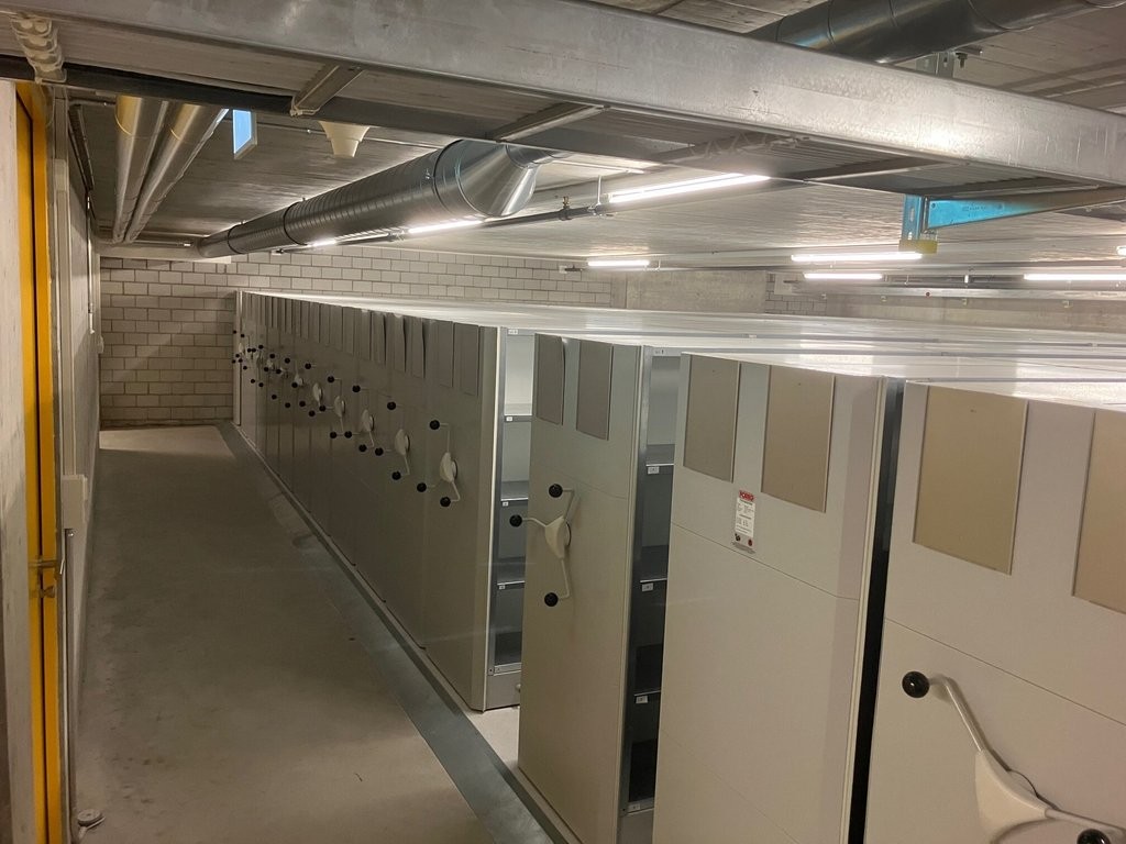 215m² local de stockage, photo 4 sur 5