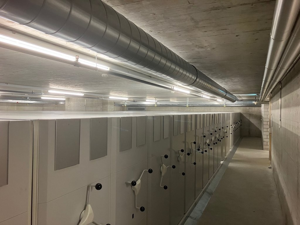 215m² local de stockage, photo 2 sur 5