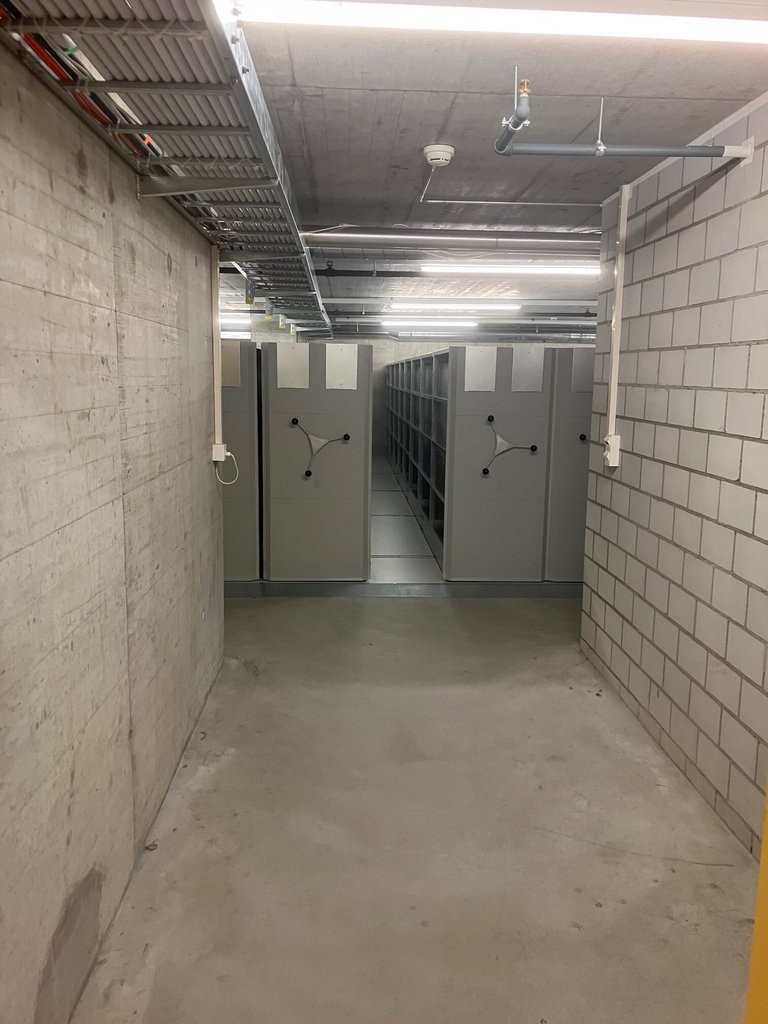 215m² local de stockage, photo 3 sur 5