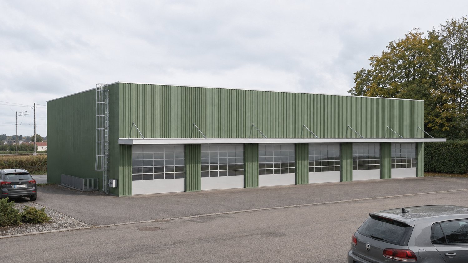 230m² industrial object, photo 2 of 3
