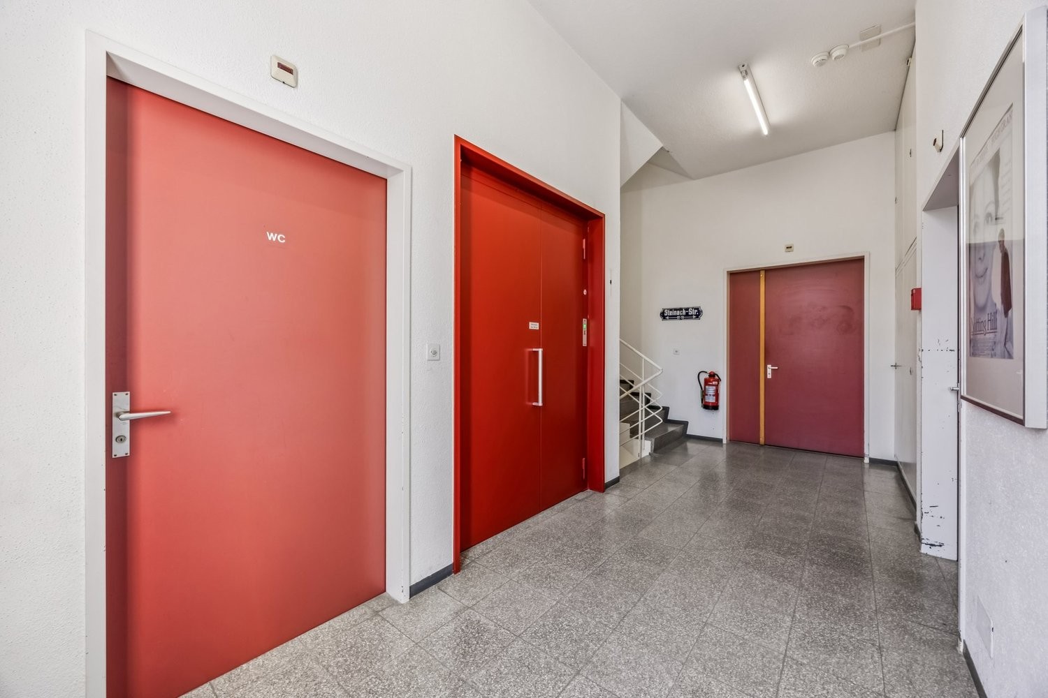 332m² office, photo 3 of 10