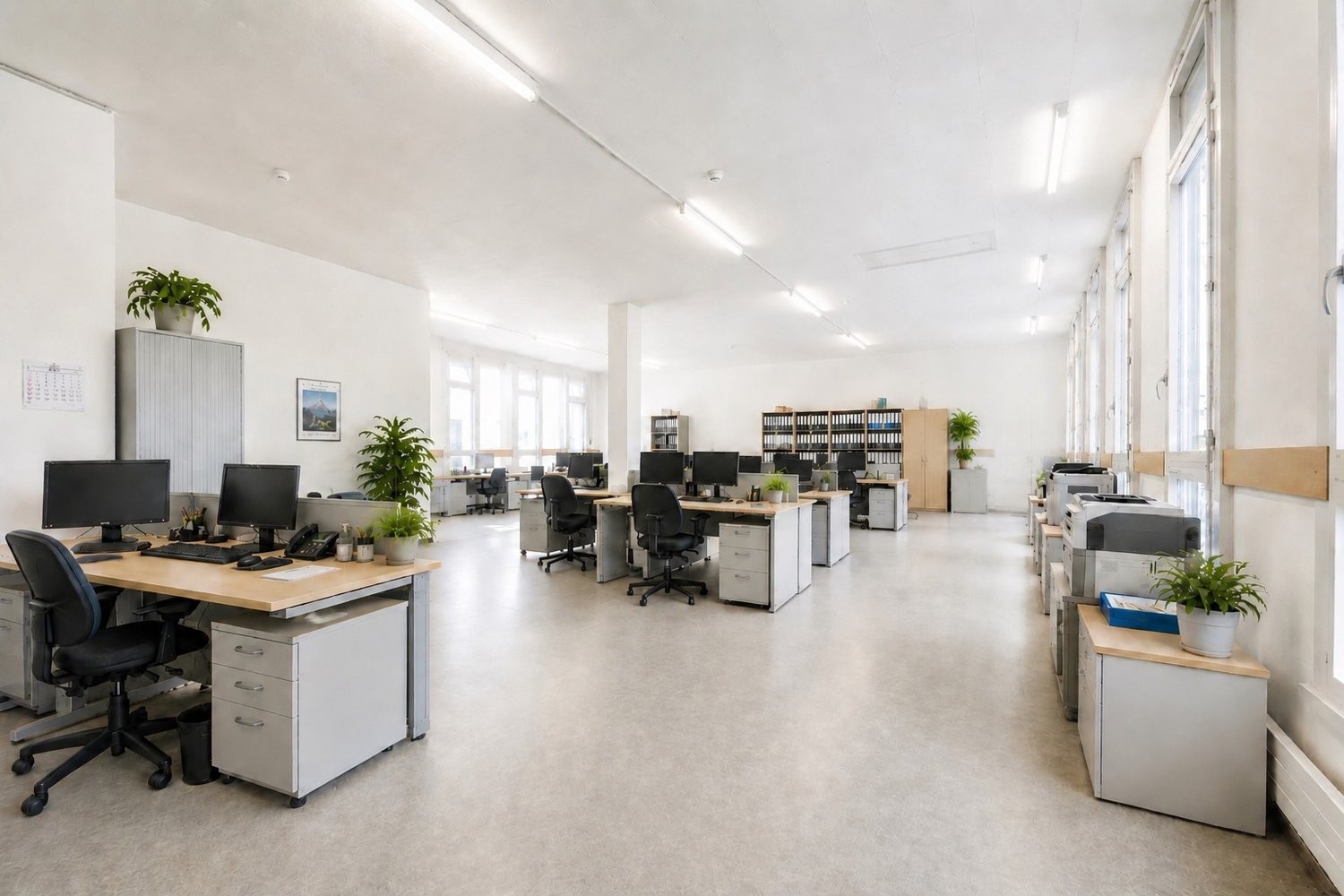 332m² office, photo 1 of 10