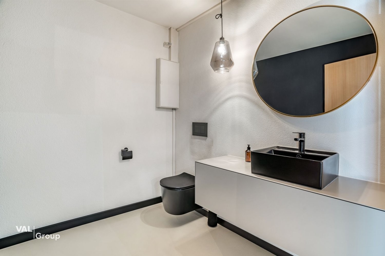 Commercial, photo 10 of 10