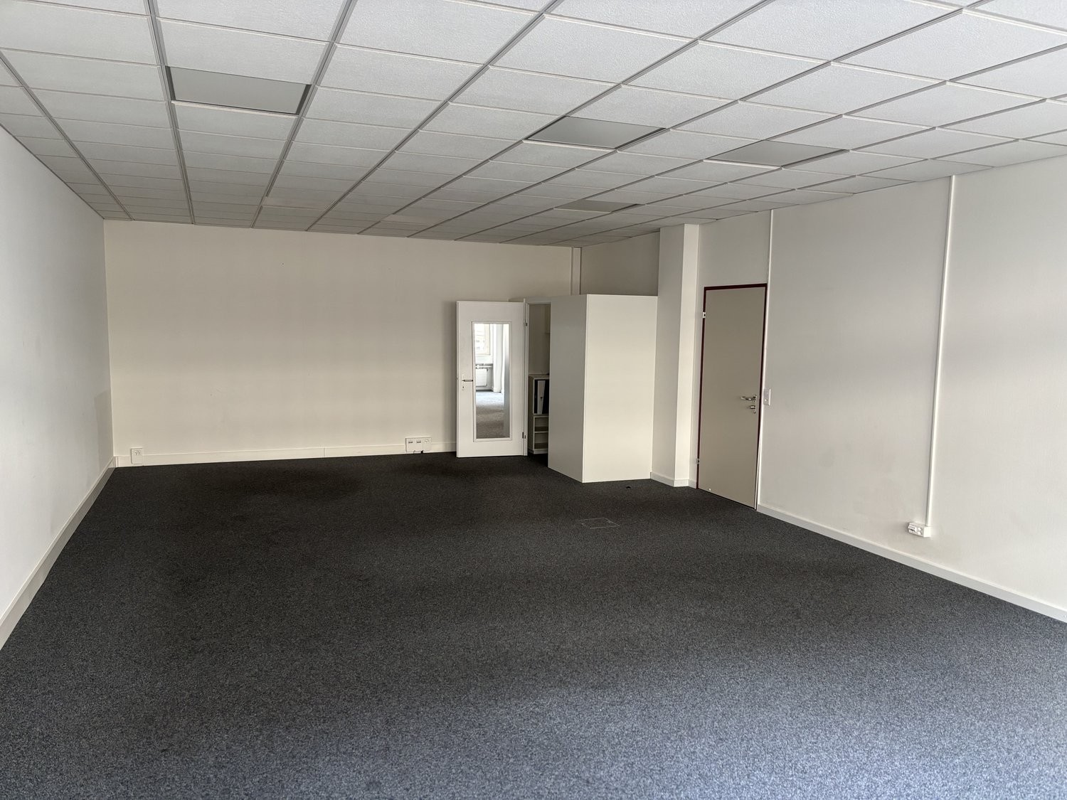 61m² commercial, photo 3 of 6
