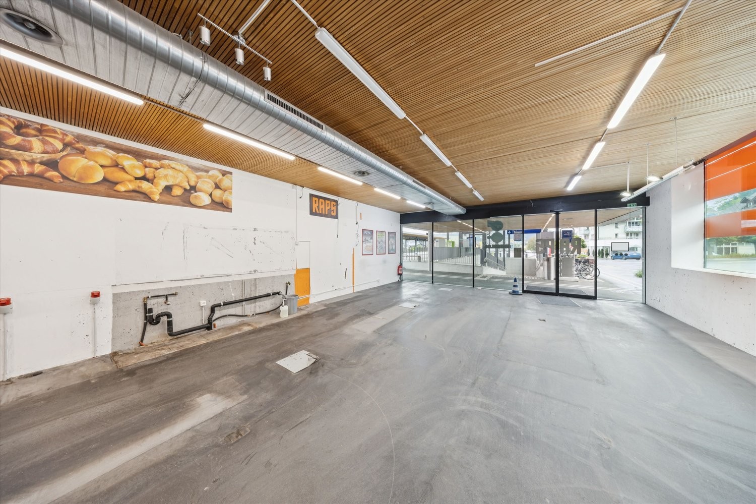Negozio di 247m², foto 3 di 10