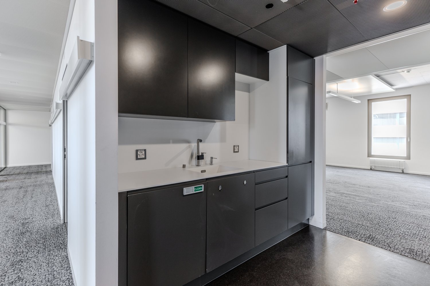 768m² bureau