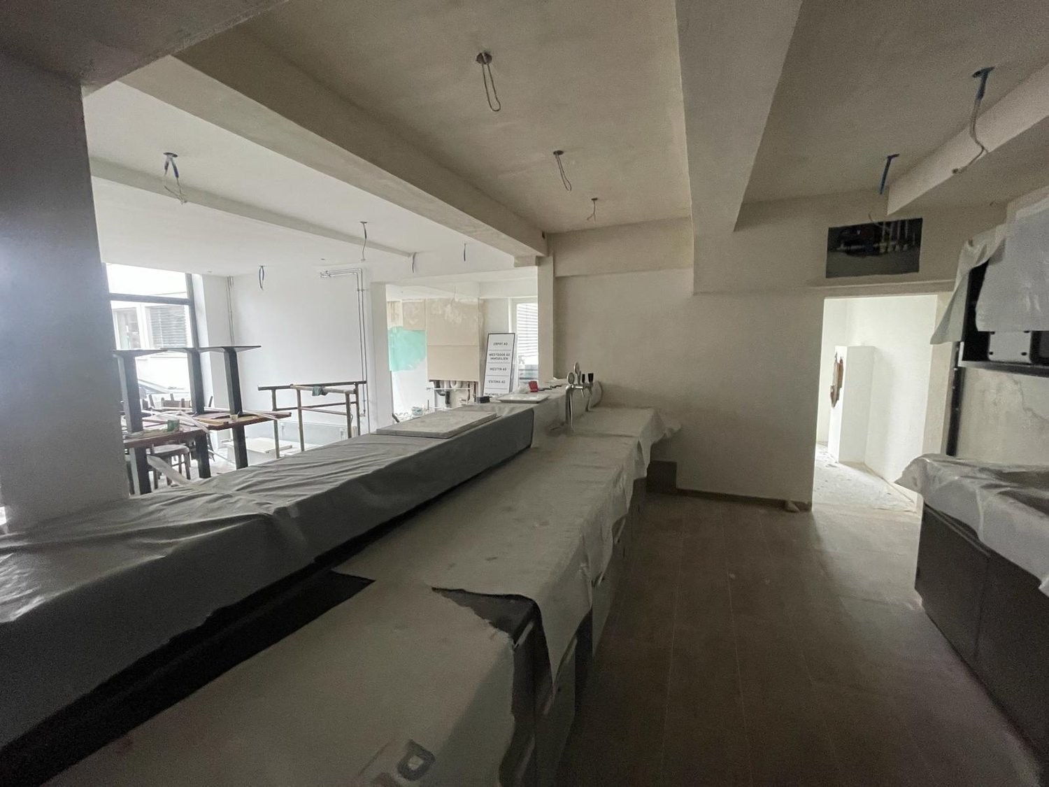 300m² bar