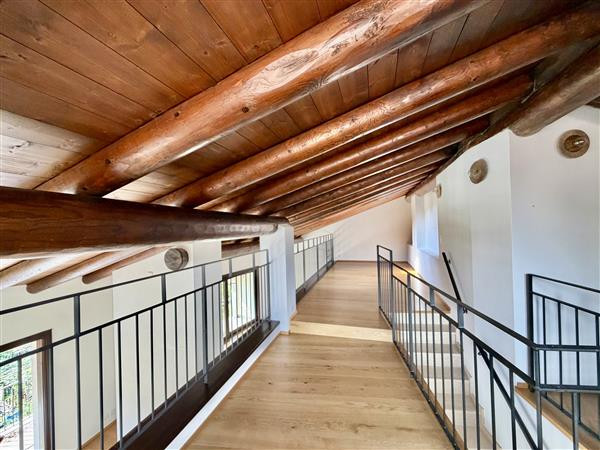 6 rooms attic flat, photo 8 of 10