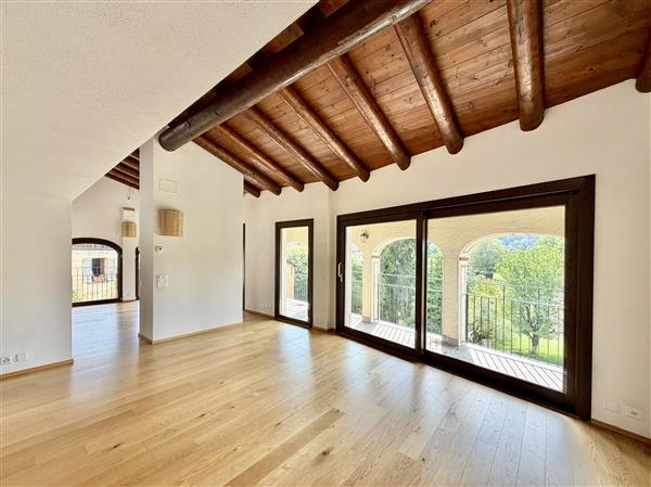 6 rooms attic flat, photo 1 of 10