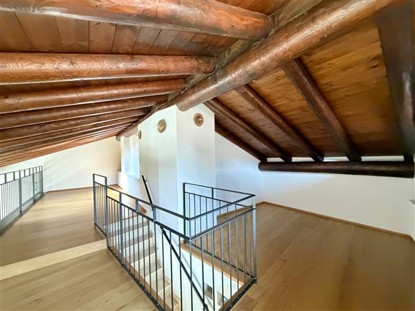 6 rooms attic flat, photo 9 of 10
