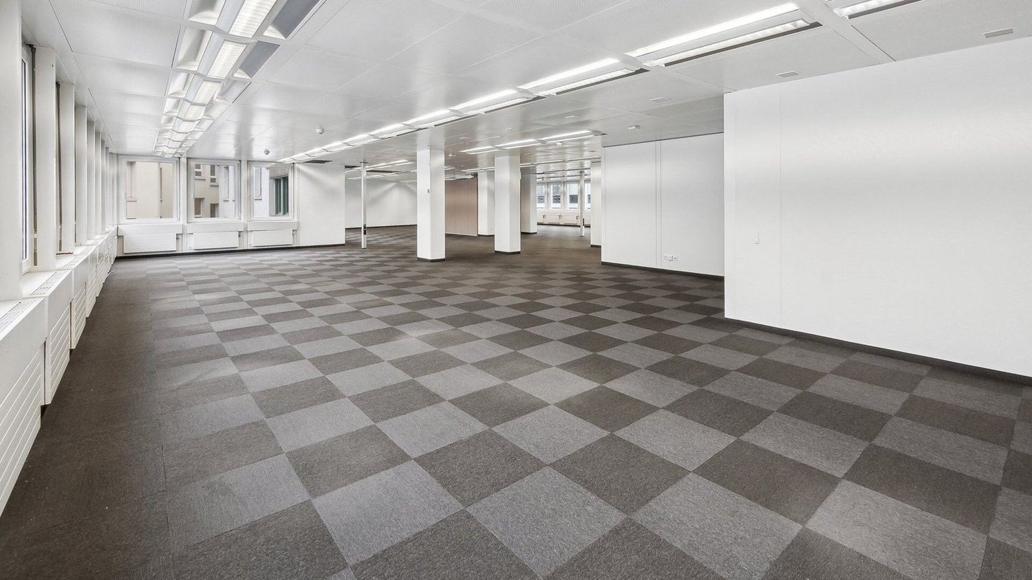 371m² office, photo 3 of 10