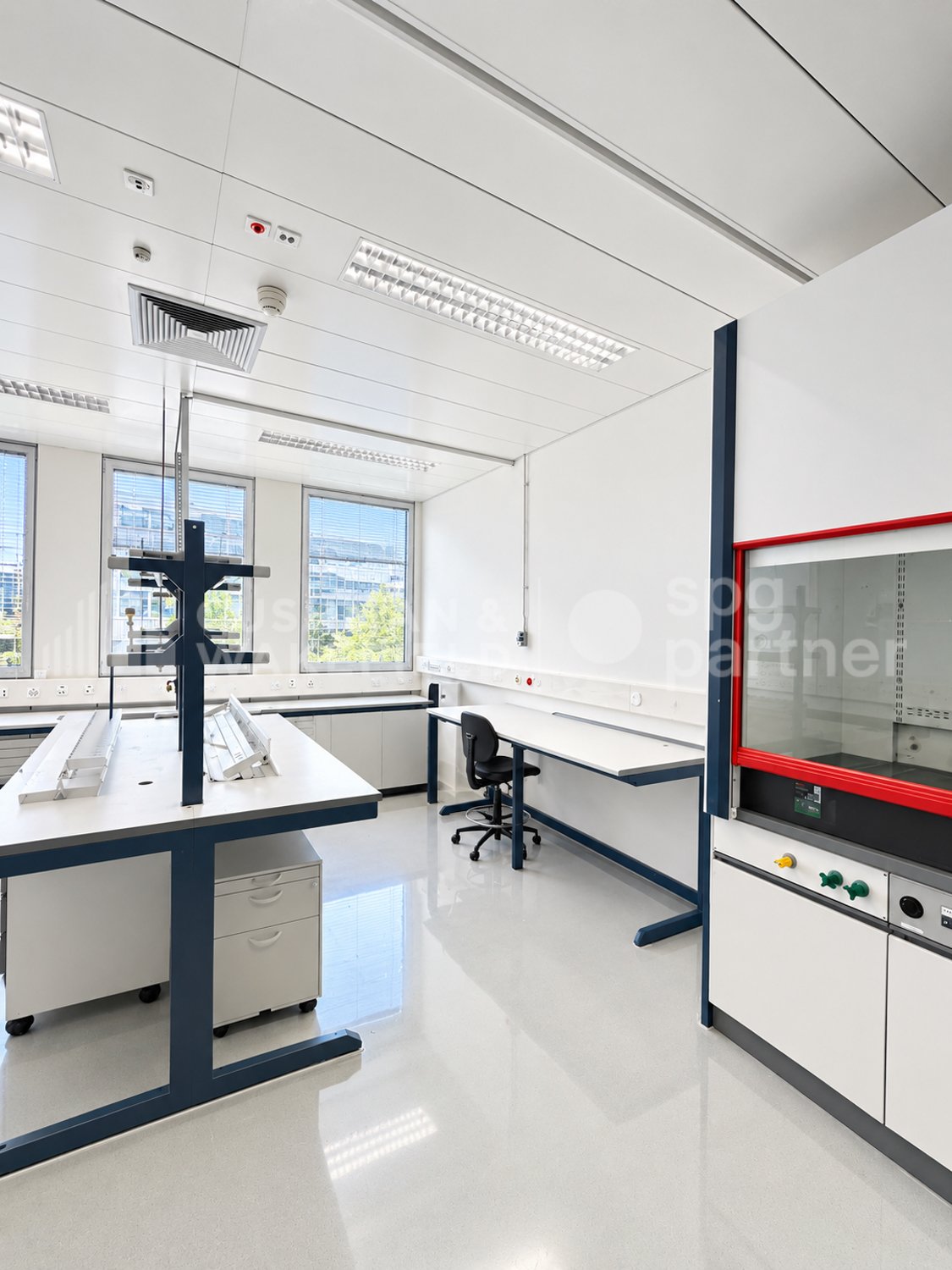 1000m² laboratory