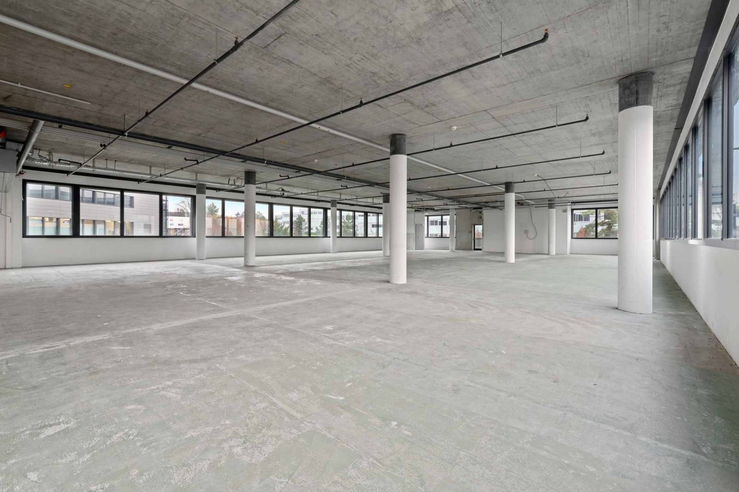 687m² office