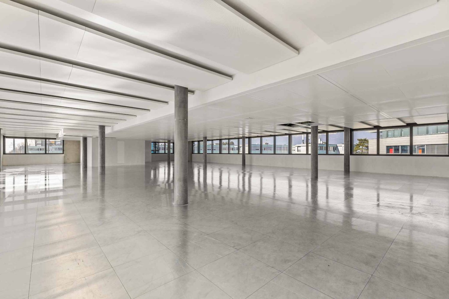687m² office