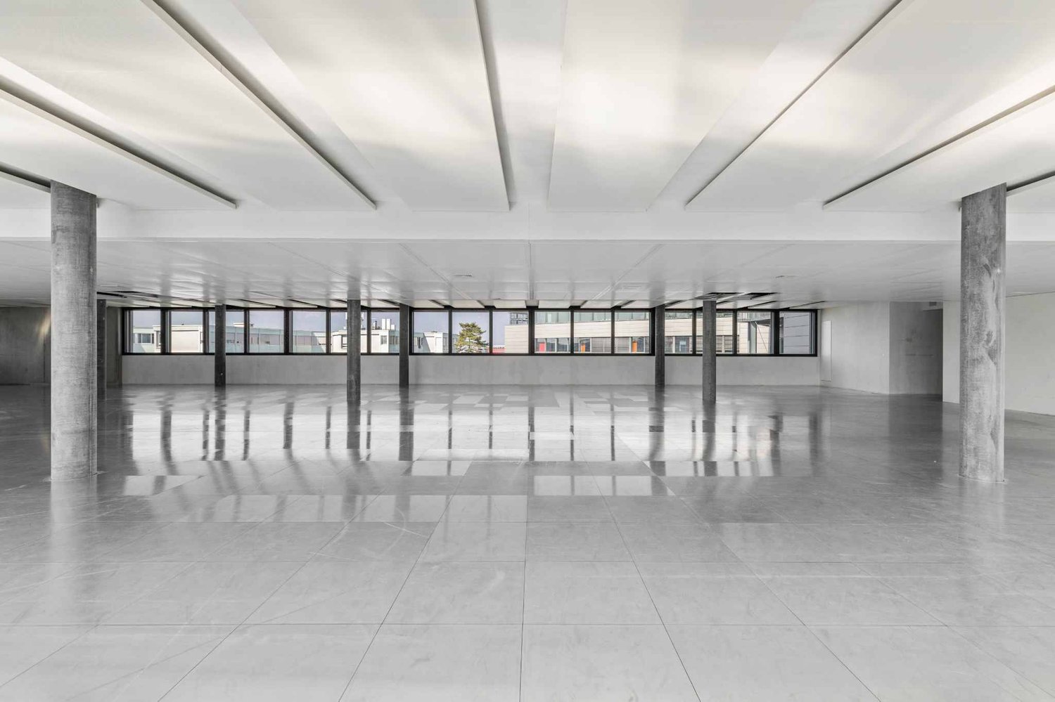 687m² office