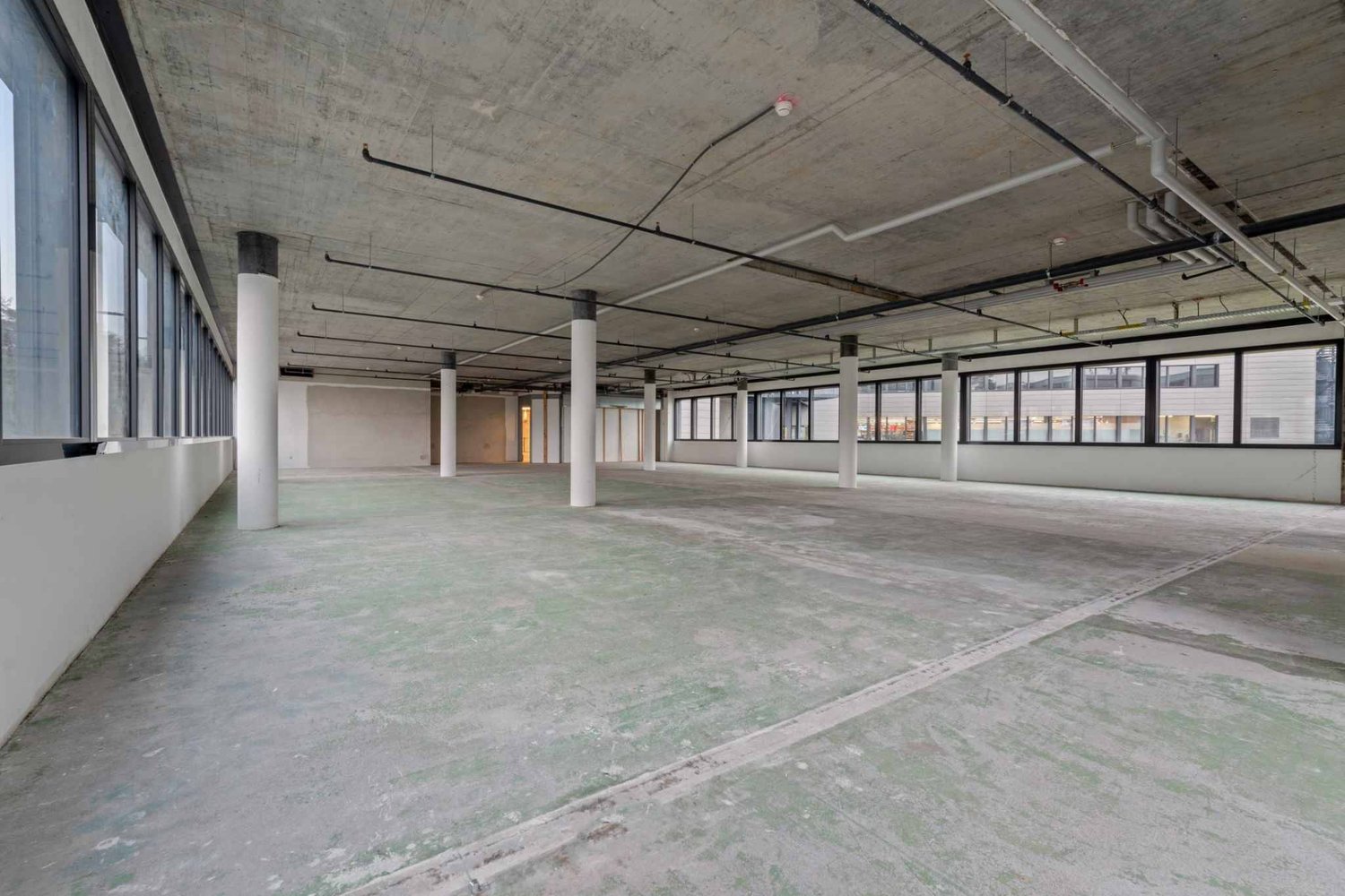 687m² office