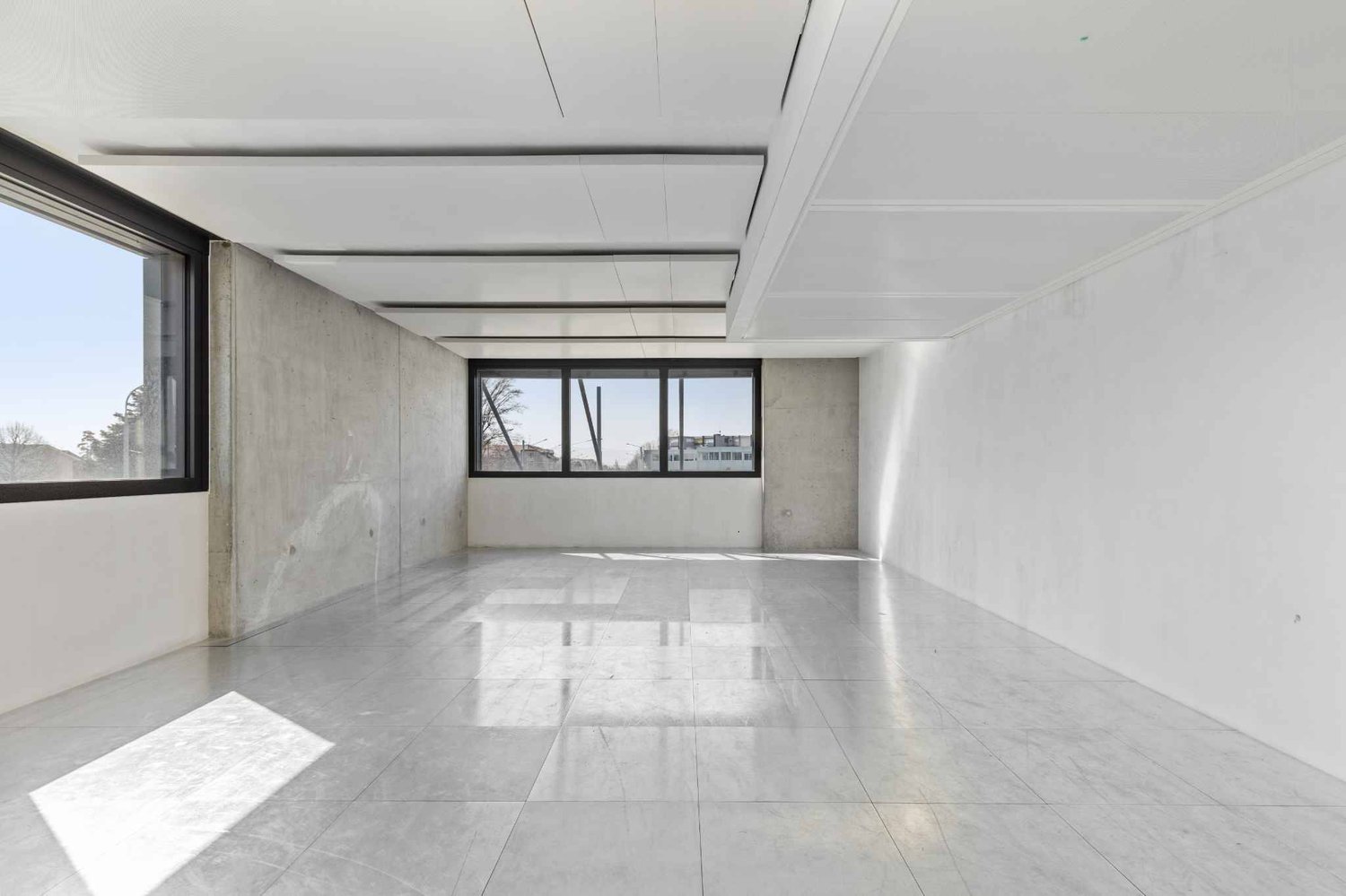 687m² office