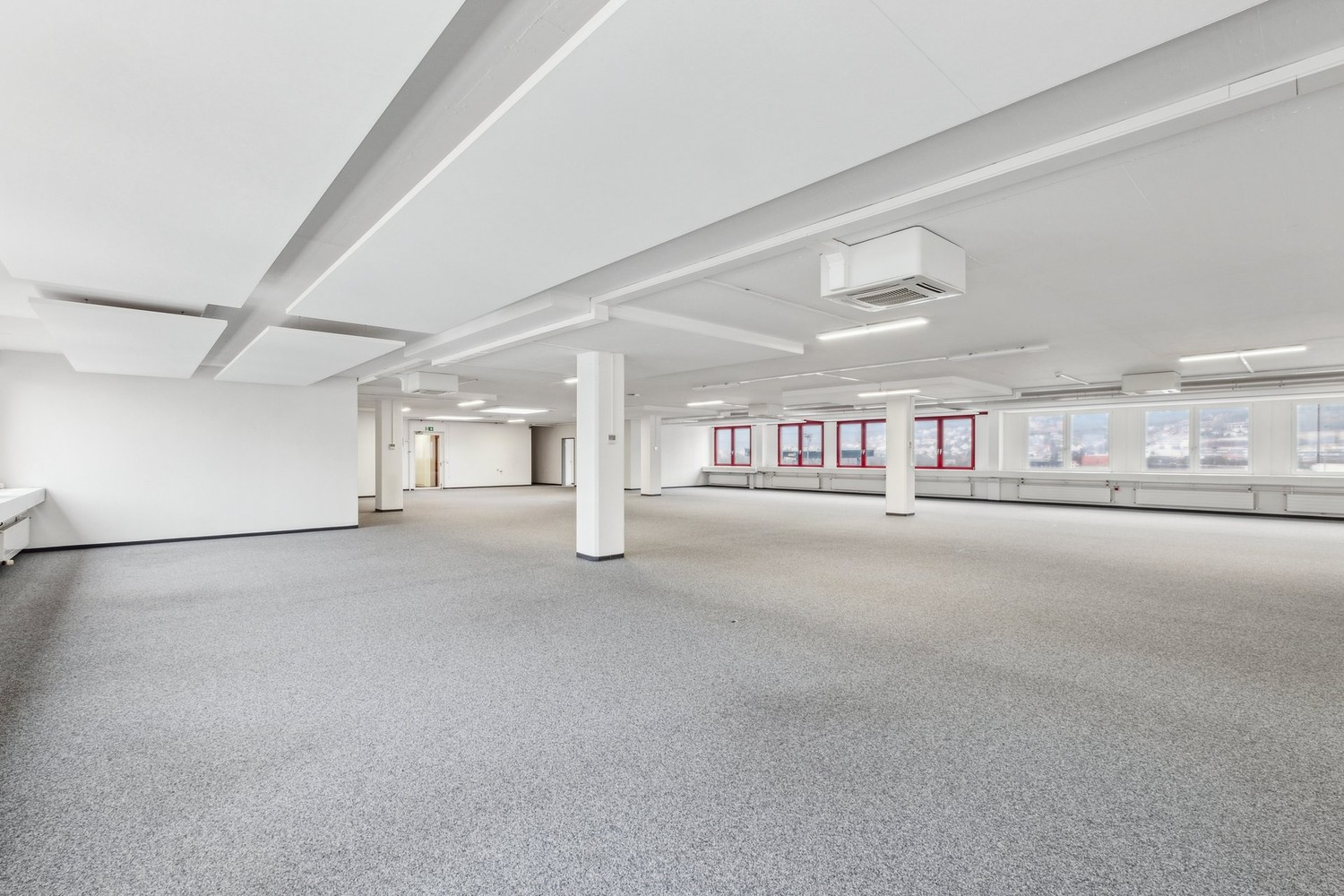820m² office, photo 2 of 10