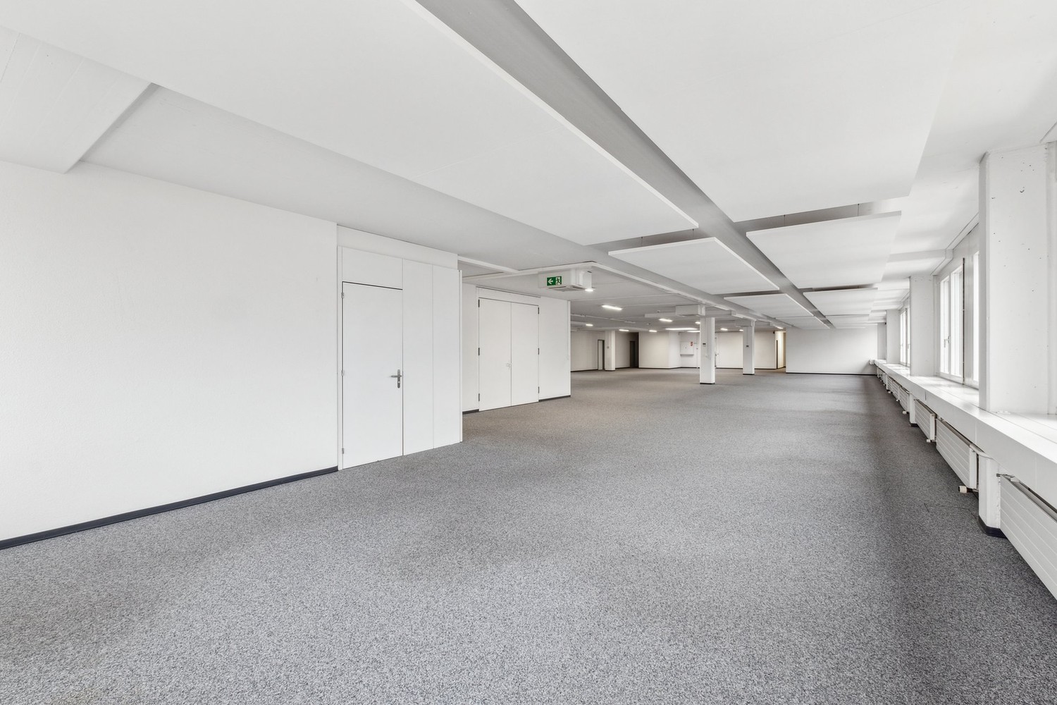 820m² office, photo 1 of 10